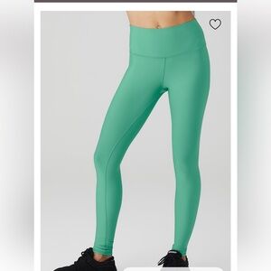 Alo yoga airlift leggings lettuce